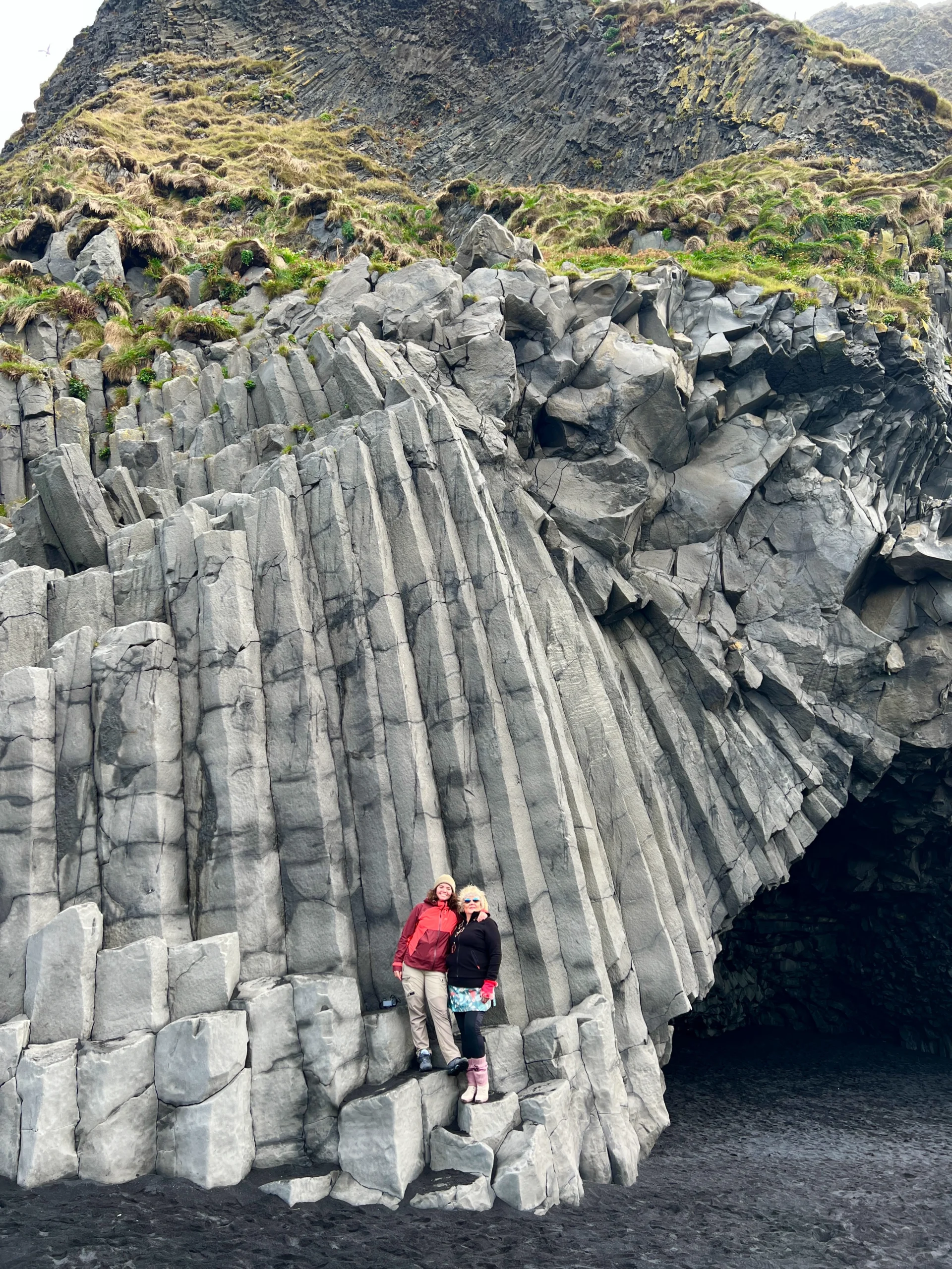 playa-arena-negra playa de arena negra y columnas islandia
