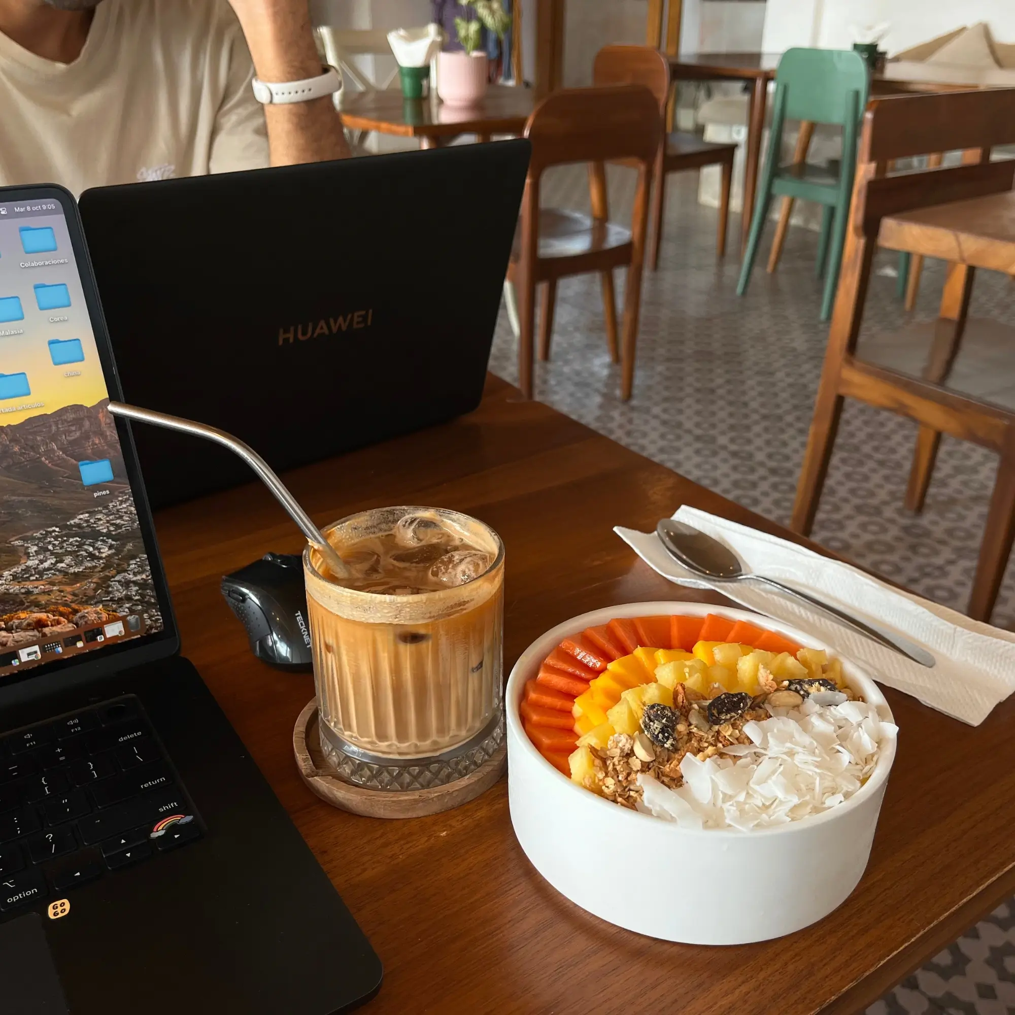 nomadismo-digital cafeteria de Kuta Lombok - nomada digital