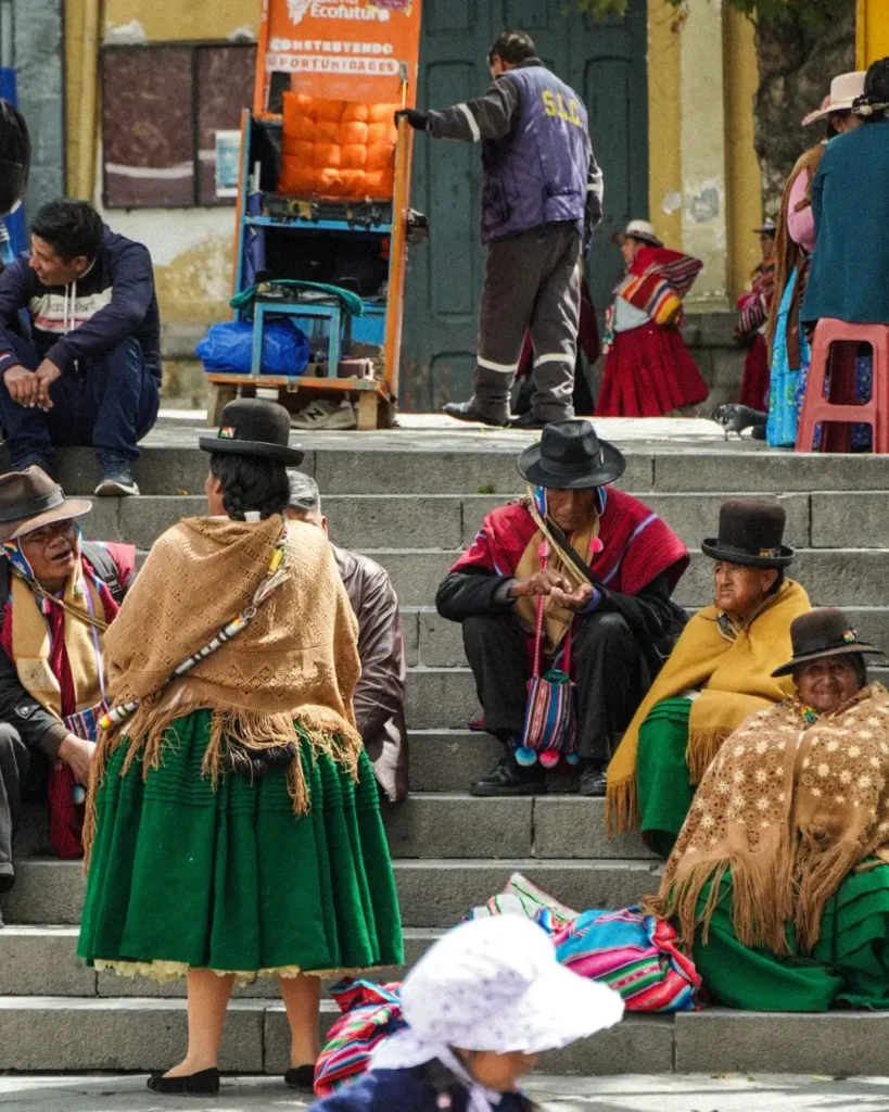 cholitas-bolivia mujeres en bolivia con ropa tradicional