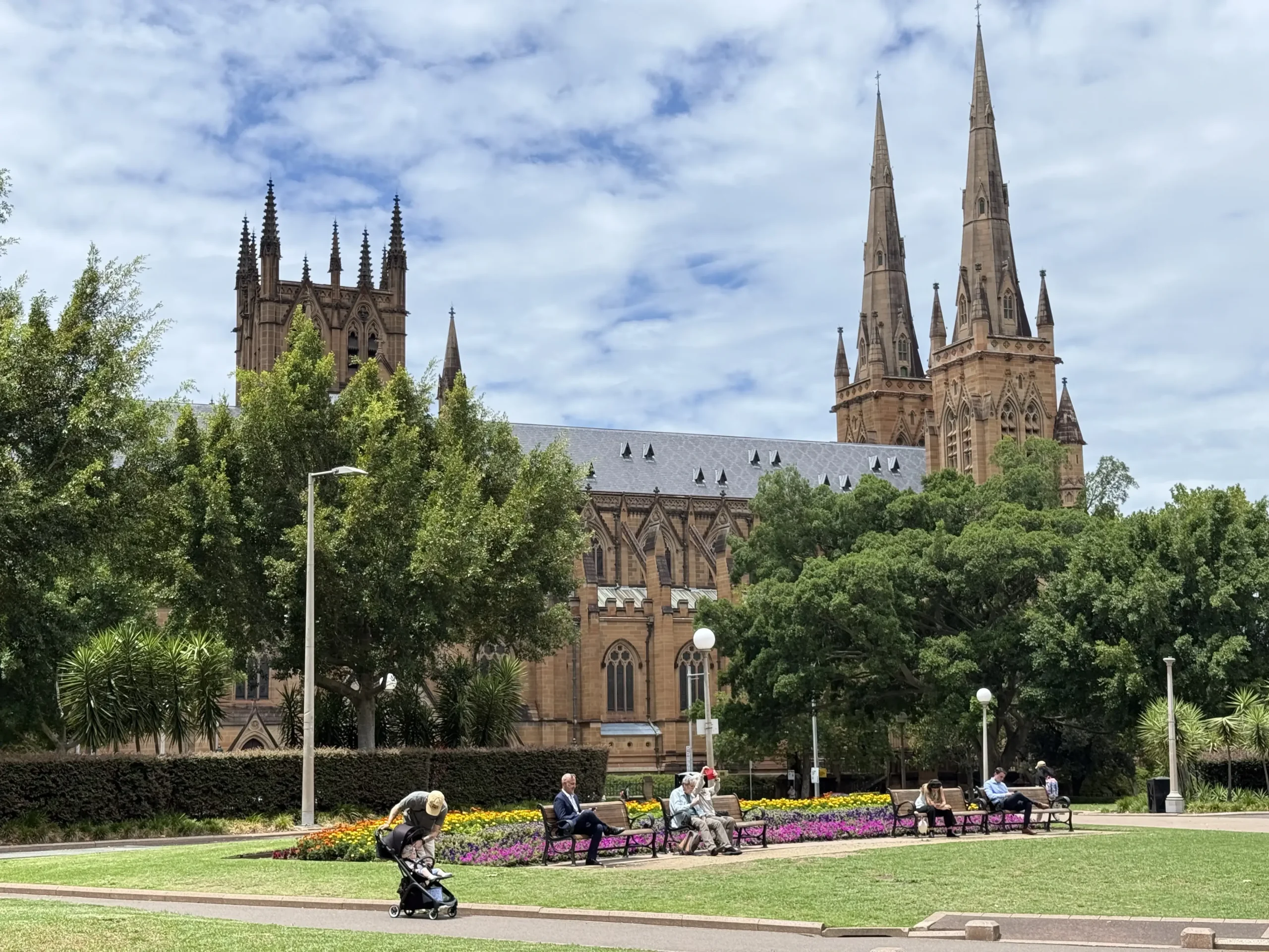 Hyde-Park-Sydney Catedral desde Hyde Park