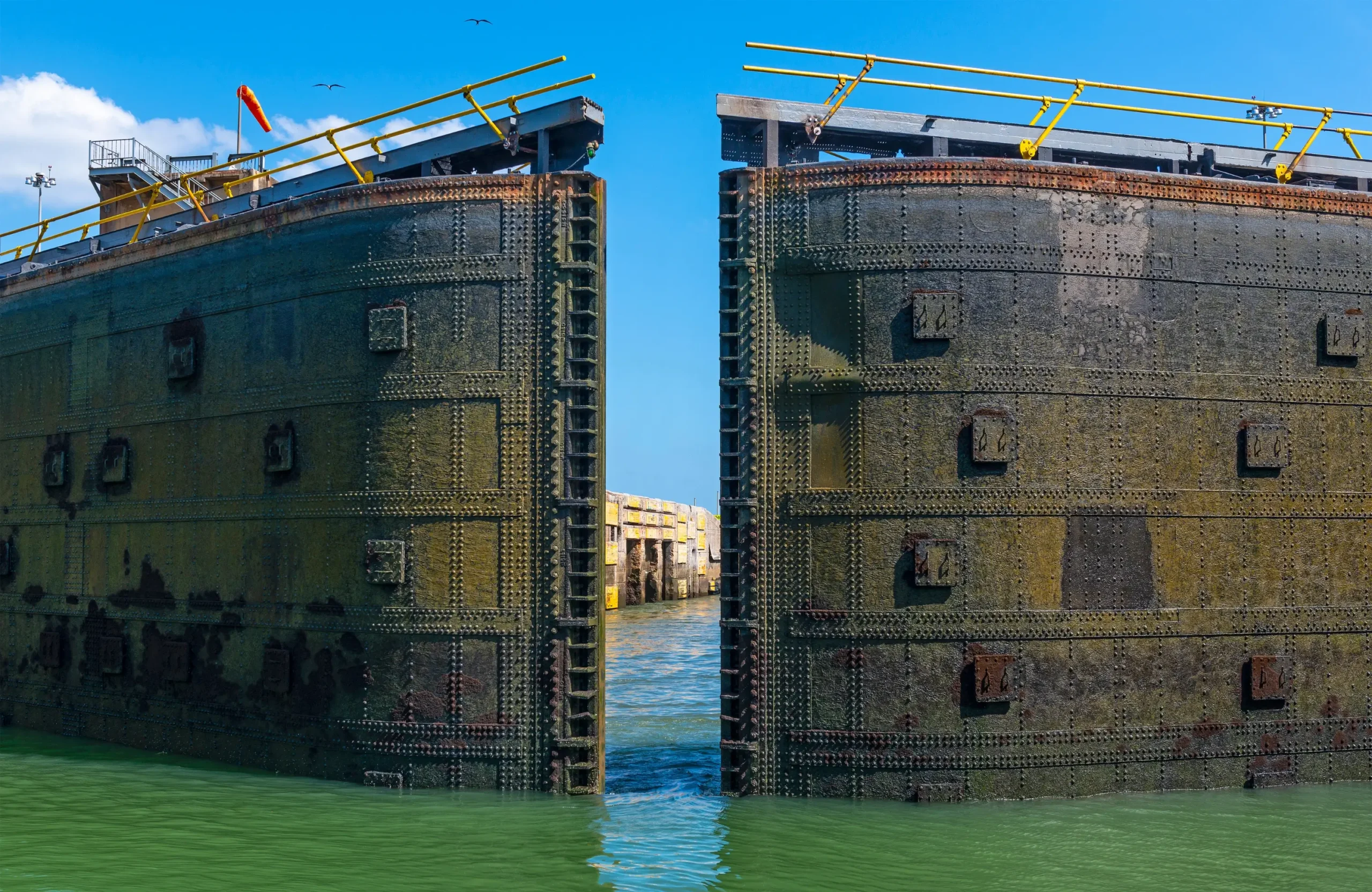 esclusas-canal-panama-canva. Panama Canal Crossing Without the Expensive Day-Tour Fees