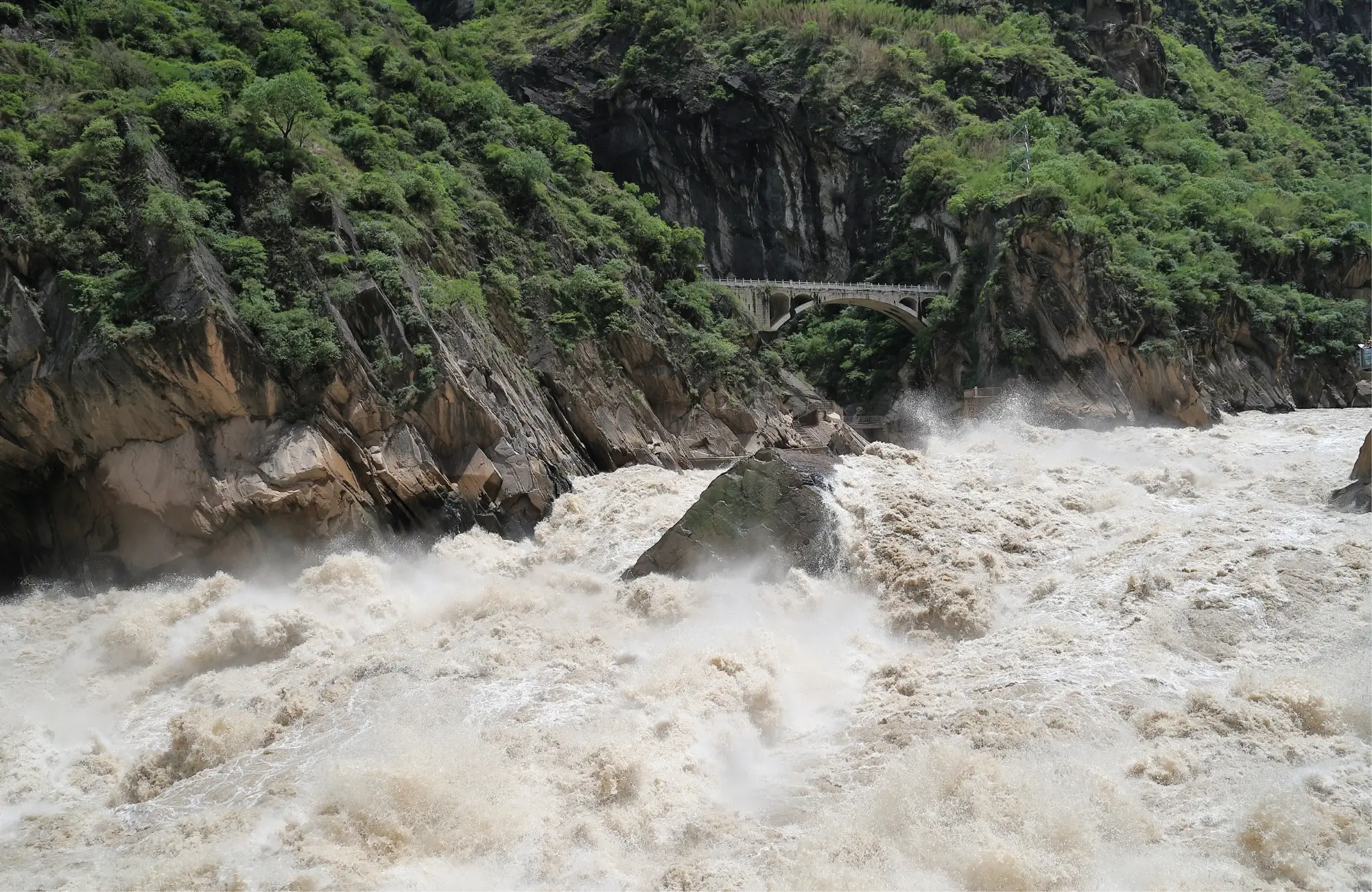 salto-del-tigre-rio roca de la leyenda del salto del tigre